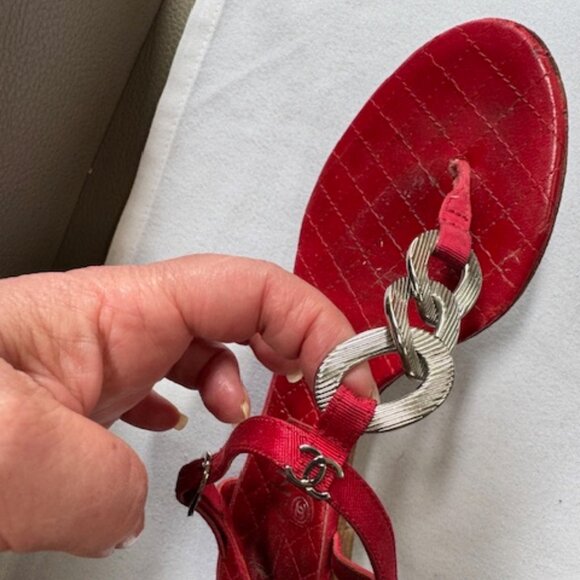 Chanel chain thongs   - Picture 2 of 3